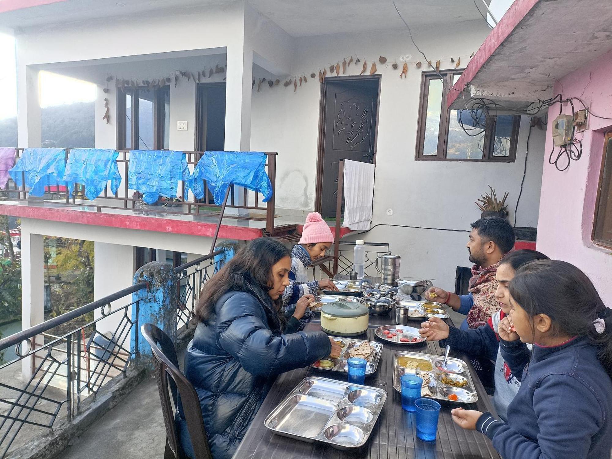 Mayur Homestay Ukhimath Extérieur photo